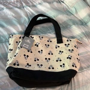 Large Disney tote with zipper nwt